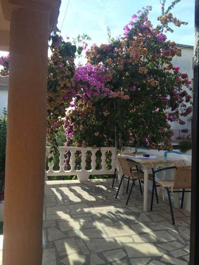 Villa Kartelo โตรกีร์ ภายนอก รูปภาพ