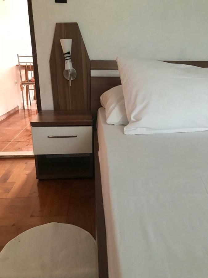 Villa Kartelo โตรกีร์ ภายนอก รูปภาพ
